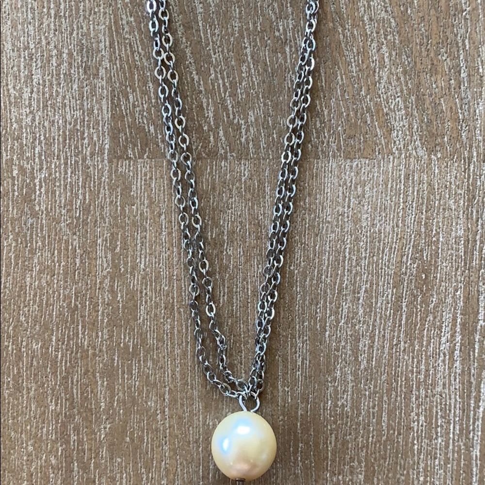 Pearl drop necklace
